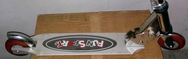 Hulajnoga uniwersalna dla dorosłych i dzieci.