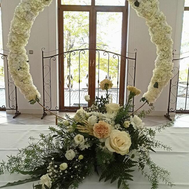 Dekoracje ślubne kościoła i sali