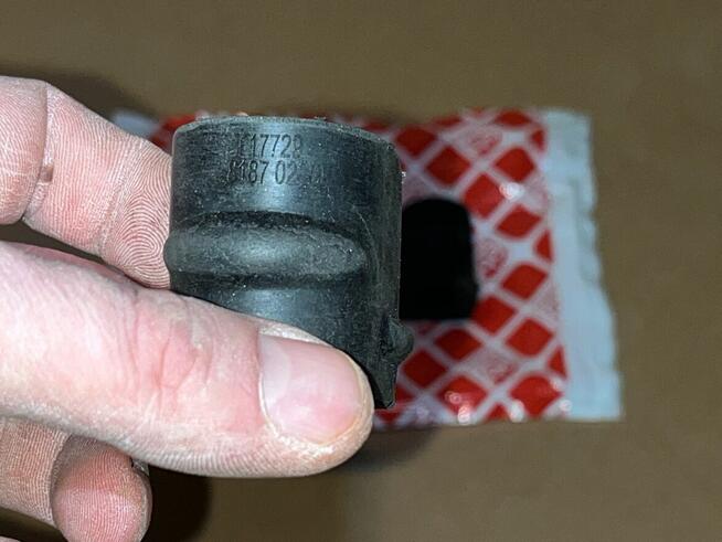 Nowe tuleja stabilizatora przód 16mm FEBI 17729 Vectra Corsa