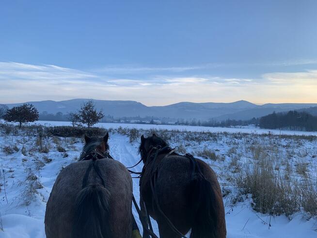 przejażdżka bryczką w górach wakacje atrakcje karpacz