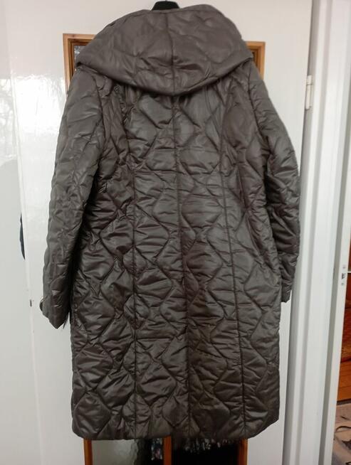 Śliczna kurtka zimowa w kolorze ciemny beż