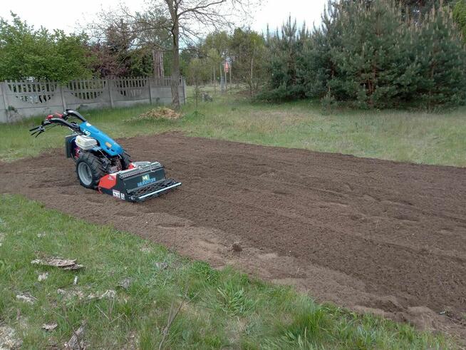 Usługi minikoparką, wywrotką, glebogryzarka separacyjną,