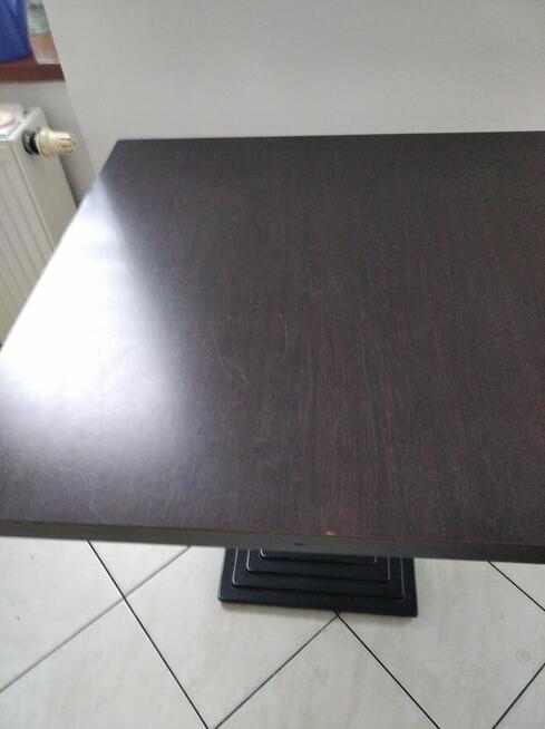 sprzedam stół drewniany kwadratowy, noga metalowa.