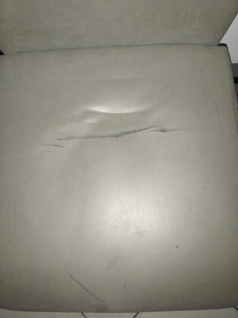 sprzedam 2 używane krzesła po 35 zł każde