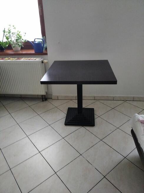 sprzedam stół drewniany kwadratowy, noga metalowa.