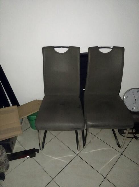 sprzedam 2 używane krzesła po 35 zł każde
