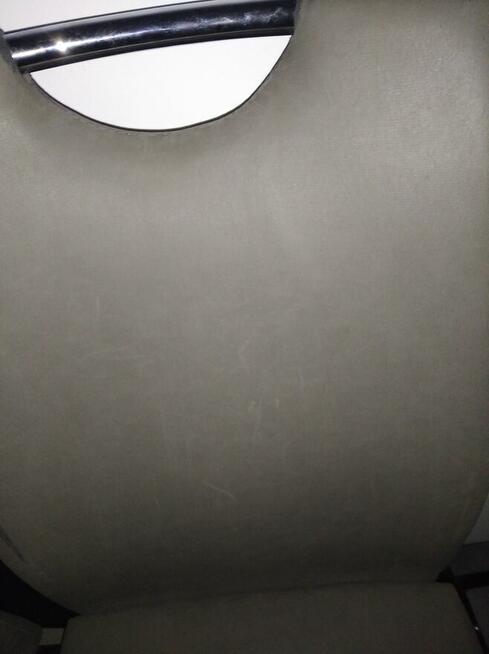 sprzedam 2 używane krzesła po 35 zł każde