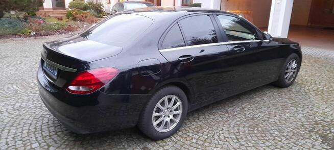 Mercedes-Benz C-180 Ambasady Pakistanu Samochod osobowy