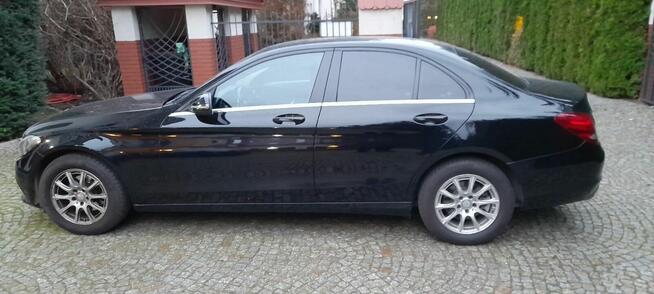 Mercedes-Benz C-180 Ambasady Pakistanu Samochod osobowy