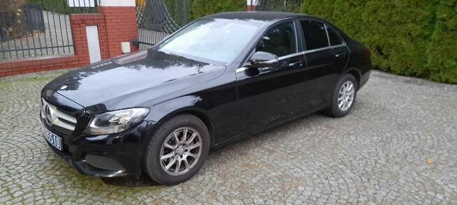 Mercedes-Benz C-180 Ambasady Pakistanu Samochod osobowy