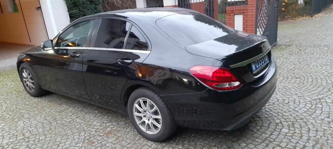 Mercedes-Benz C-180 Ambasady Pakistanu Samochod osobowy