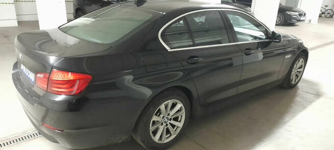 BMW 5201 Ambasady Pakistanu w Warszawie Samochod Osobowy