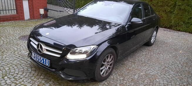 Mercedes-Benz C-180 Ambasady Pakistanu Samochod osobowy