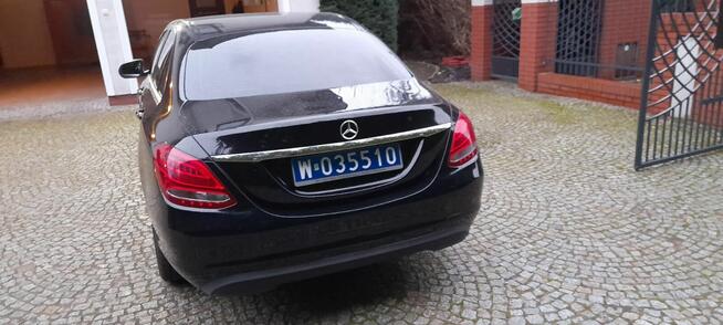 Mercedes-Benz C-180 Ambasady Pakistanu Samochod osobowy