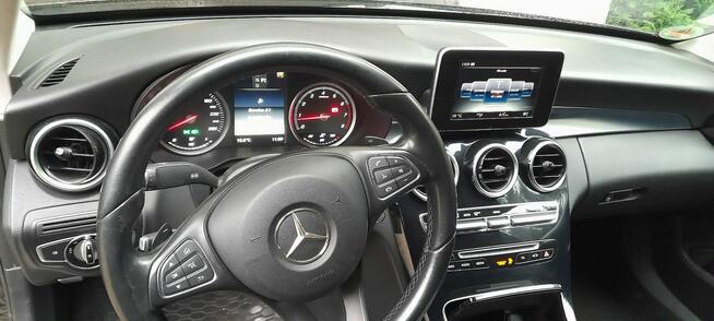 Mercedes-Benz C-180 Ambasady Pakistanu Samochod osobowy