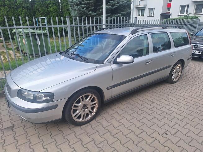 VOLVO V 70