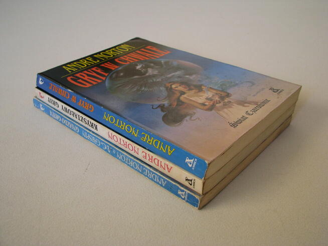 Andre Norton Kryształowy Gryf, Gryf w chwale, Gniazdo Gryfa