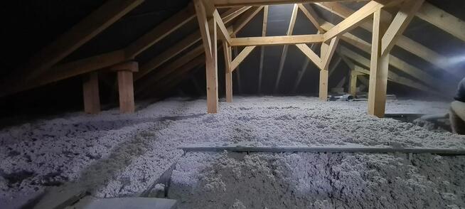 LIKWIDACJA MOSTKÓW TERMICZNYCH NAPRAWA OCIEPLENIA PODDASZA