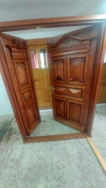 Sprzedam drzwi zewnętrzne drewniane