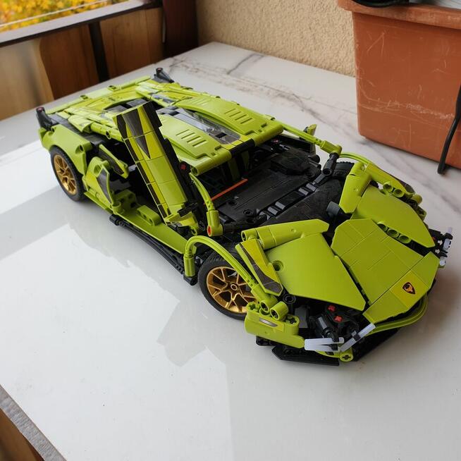 Klocki Lamborghini Sian 1:14 + moduł RC – na prezent