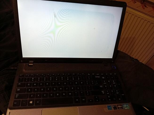 Laptop samsung np350v5c - biały ekran