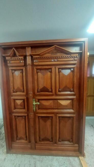 Sprzedam drzwi zewnętrzne drewniane