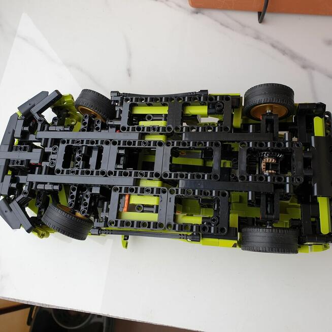 Klocki Lamborghini Sian 1:14 + moduł RC – na prezent