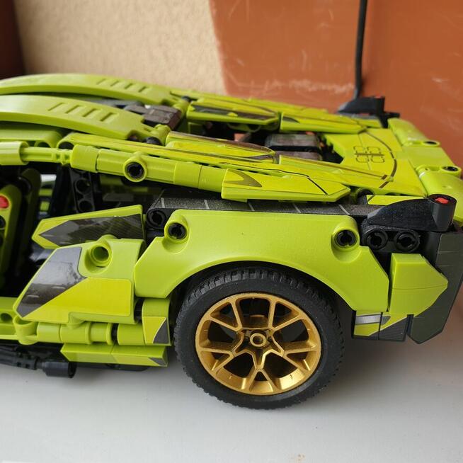 Klocki Lamborghini Sian 1:14 + moduł RC – na prezent