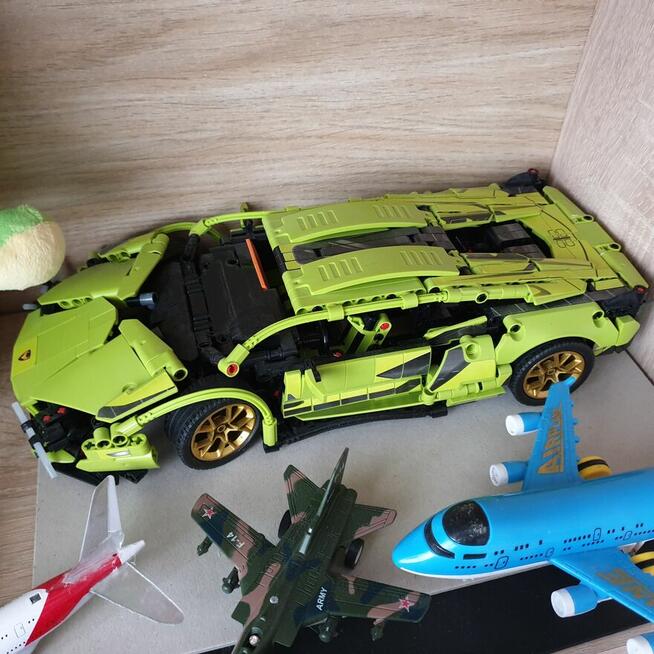 Klocki Lamborghini Sian 1:14 + moduł RC – na prezent