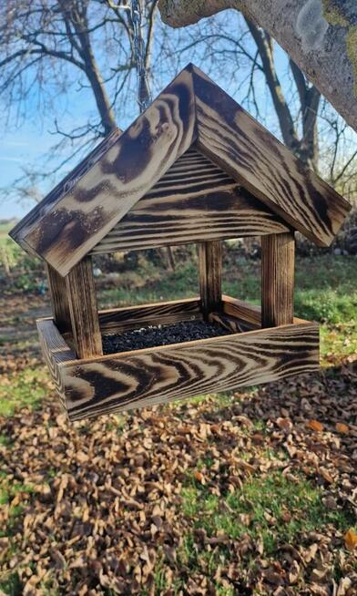 Karmnik dla ptaków + pudełko z ziarnem gratis.