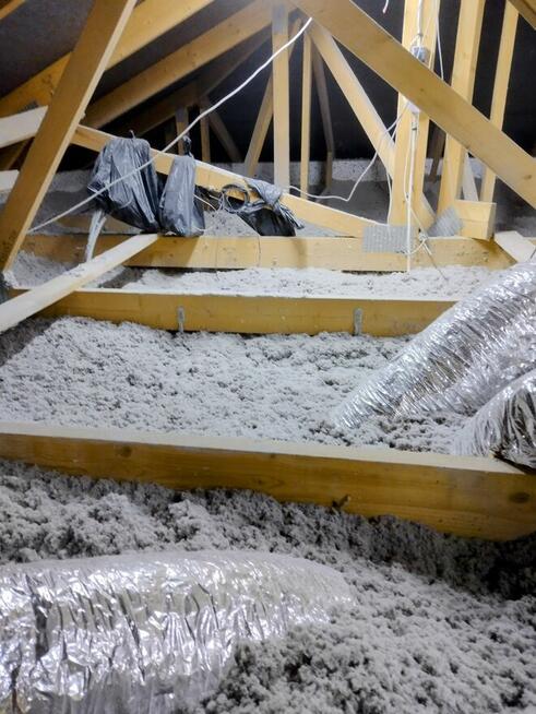 Celuloza, wdmuchiwanie ocieplenia, naprawa izolacji