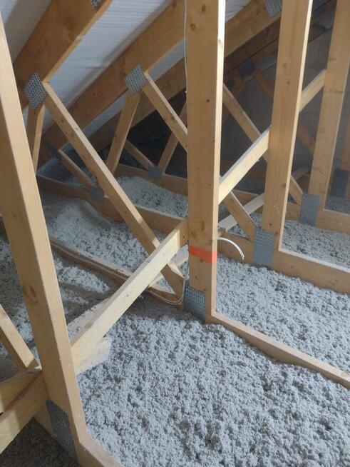 Celuloza, wdmuchiwanie ocieplenia, naprawa izolacji