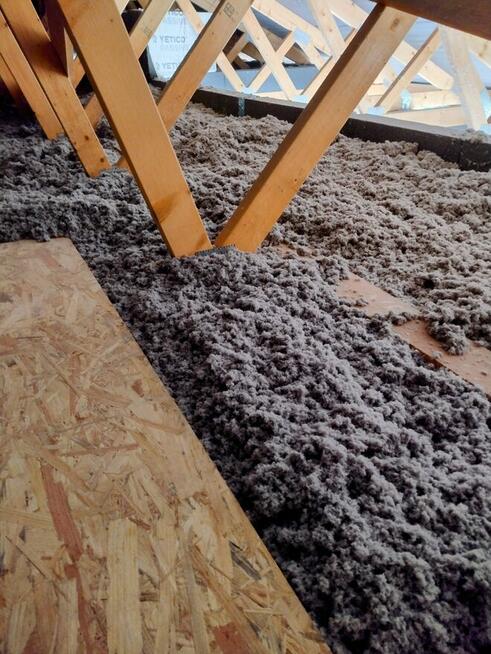 Celuloza, wdmuchiwanie ocieplenia, naprawa izolacji