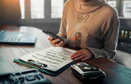 Pisanie tekstów z rękopisu i dyktafonu