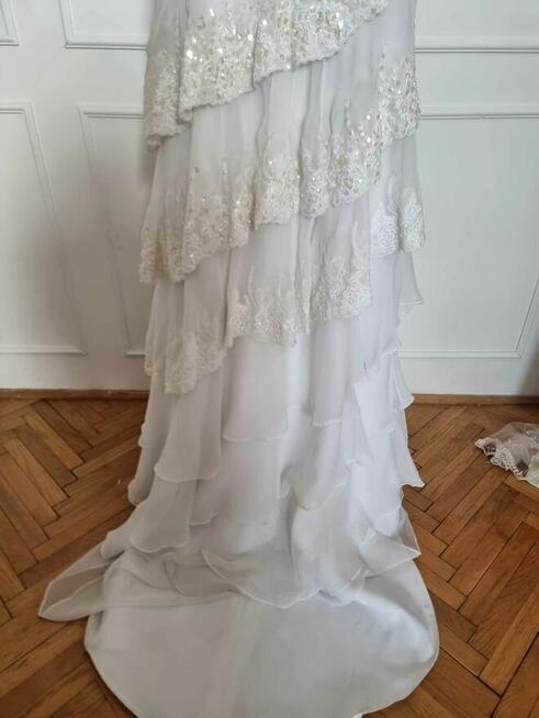 Tanio sukienkę z rękawem 38-40