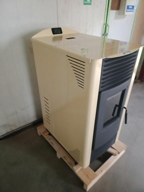 TOBY - H24, kominek na pellet z funkcją c.o. kremowy