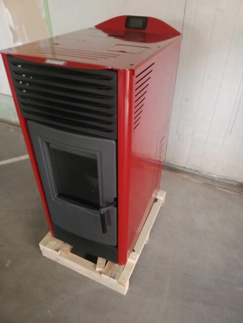 TOBY - H15, kominek na pellet z funkcją c.o. czerwony