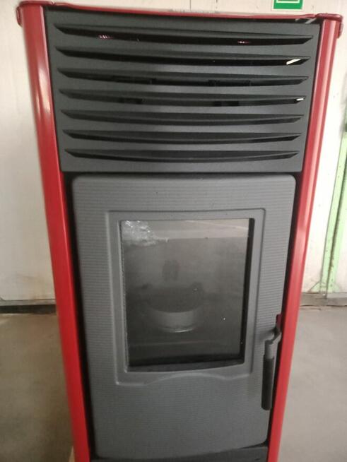 TOBY - H15, kominek na pellet z funkcją c.o. czerwony