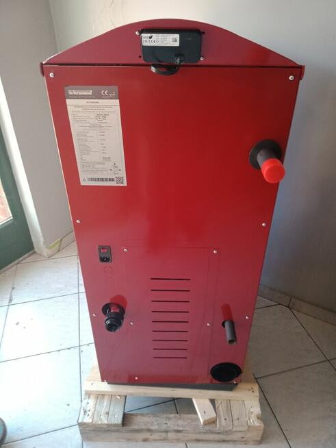 HELENA AQUA 10 Kw kominek na pellet z funkcją c.o. czerwony