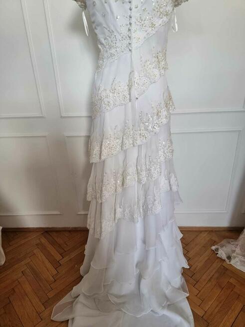 Tanio sukienkę z rękawem 38-40