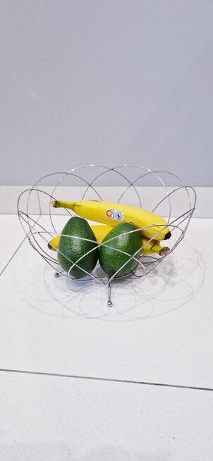 Duży metalowy kosz na owoce, warzywa