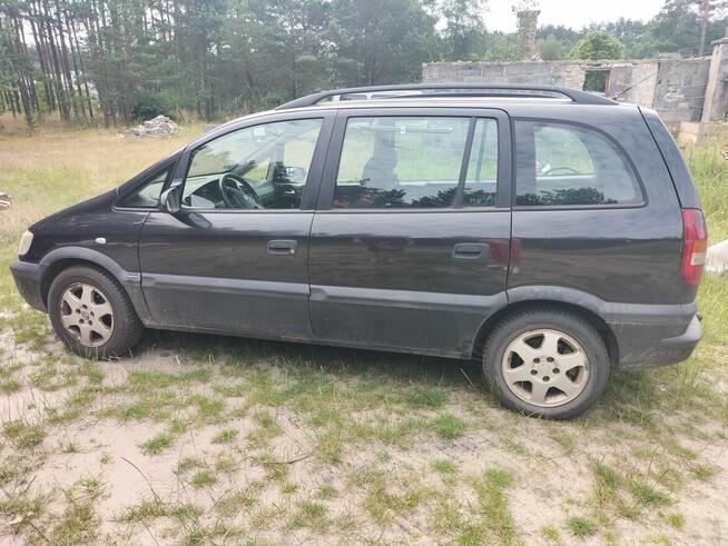 Syndyk sprzeda samochód osobowy Opel Zafira, rok, prod. 2001