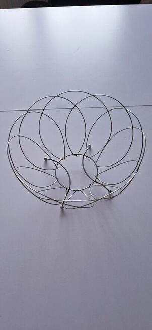 Duży metalowy kosz na owoce, warzywa