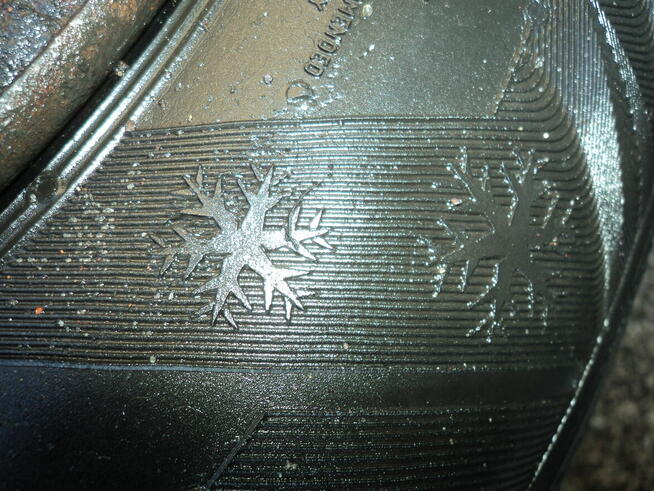 sprzedam ładne opony zimowe razem z felgami stalowymi, 2017r