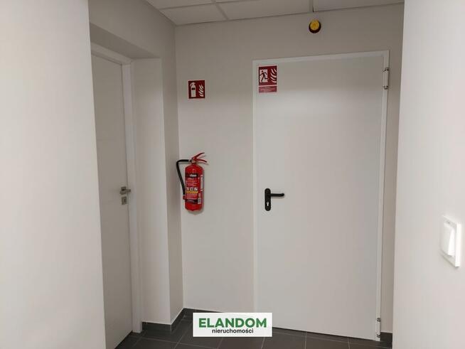 Parter, w centrum Józefowa, parking, us. medyczne