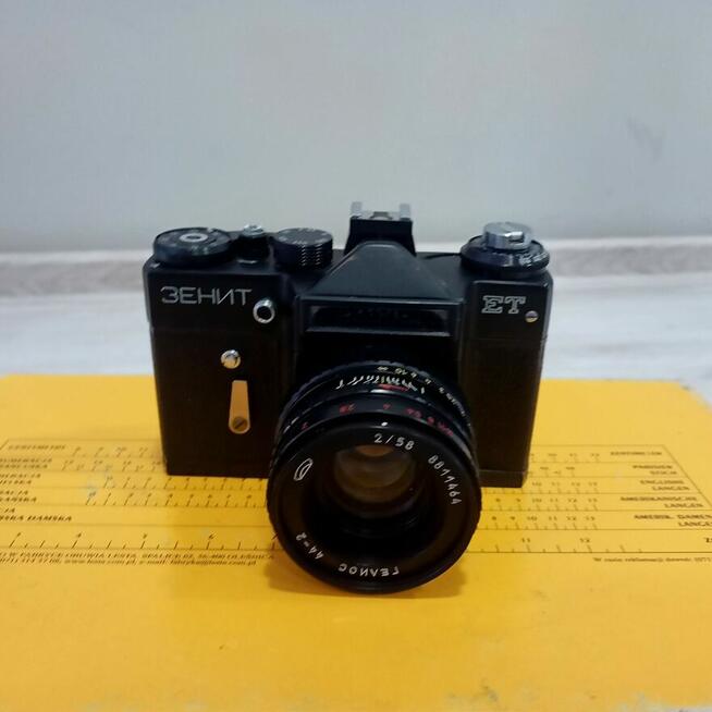 Aparat Fotograficzny Zenit ET,Lampa Błyskowa, Miernik Światła
