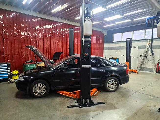 Podnośnik samochodowy dwukolumnowy automatyczny 4T NA RAMIE