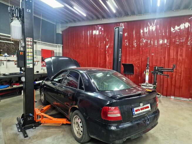 Podnośnik samochodowy dwukolumnowy automatyczny 4T NA RAMIE
