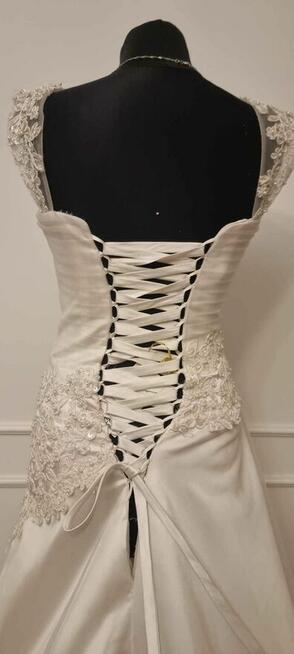 Sprzedam Tanio suknie ślubną rozmiar 36-40