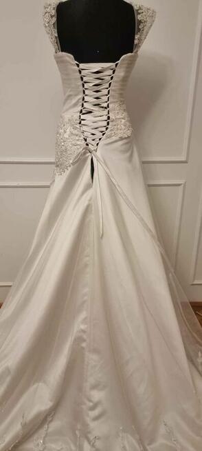 Sprzedam Tanio suknie ślubną rozmiar 36-40